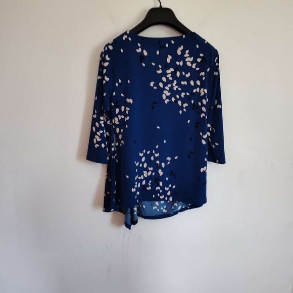 Elegant Blue Patterned Blouse - Picture 2 of 2